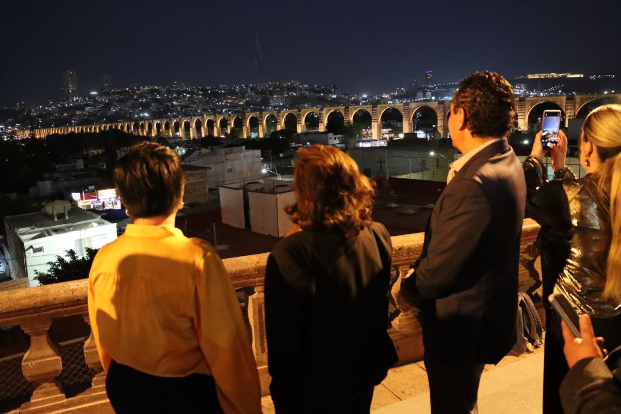 Municipio de Querétaro y SESEQ encienden los Arcos para conmemorar el Día Mundial de la lucha contra el Cáncer Infantil