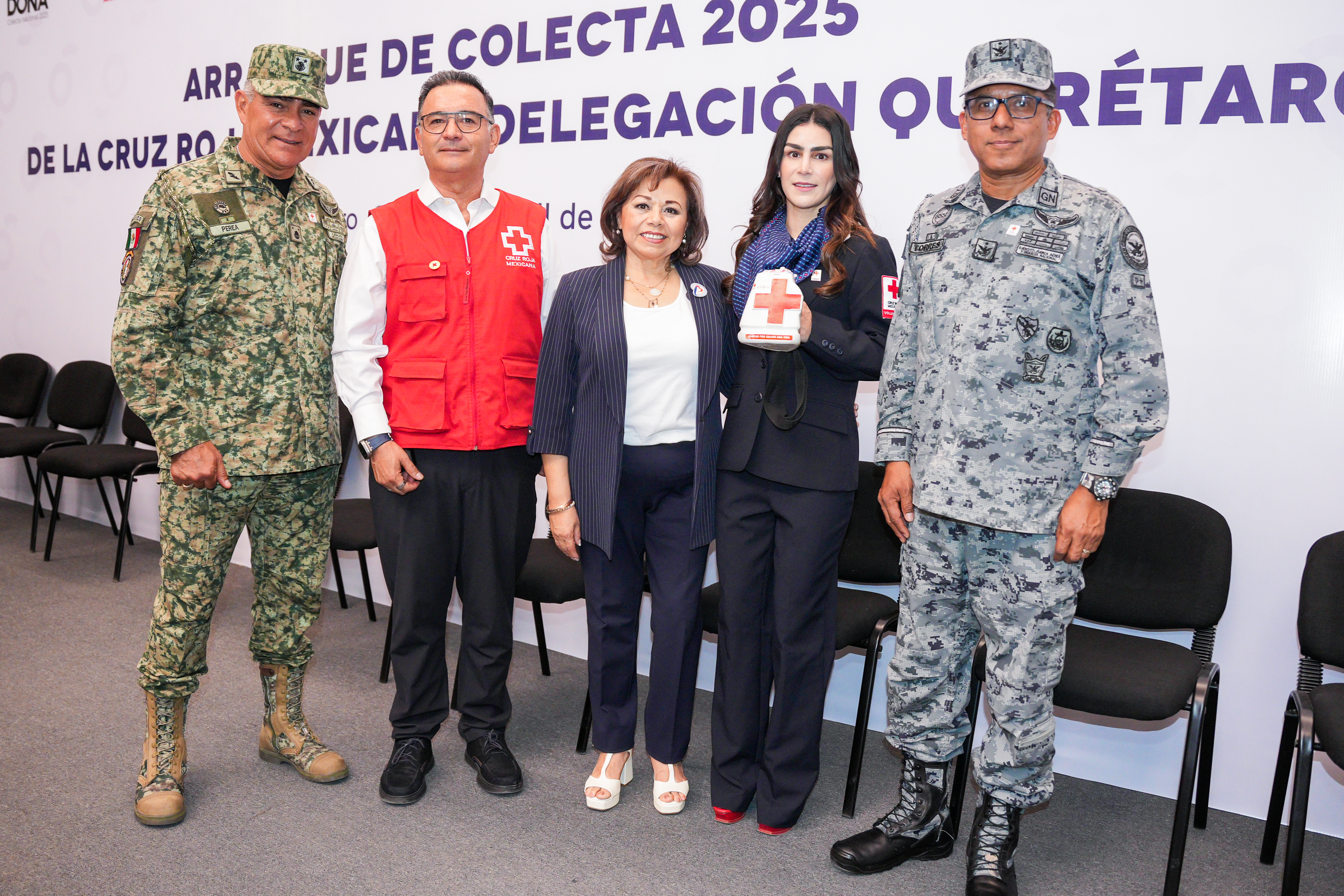 Acompaña Presidenta del SMDIF al Gobernador del Estado al arranque de la Colecta 2025 de Cruz Roja Mexicana Delegación Querétaro