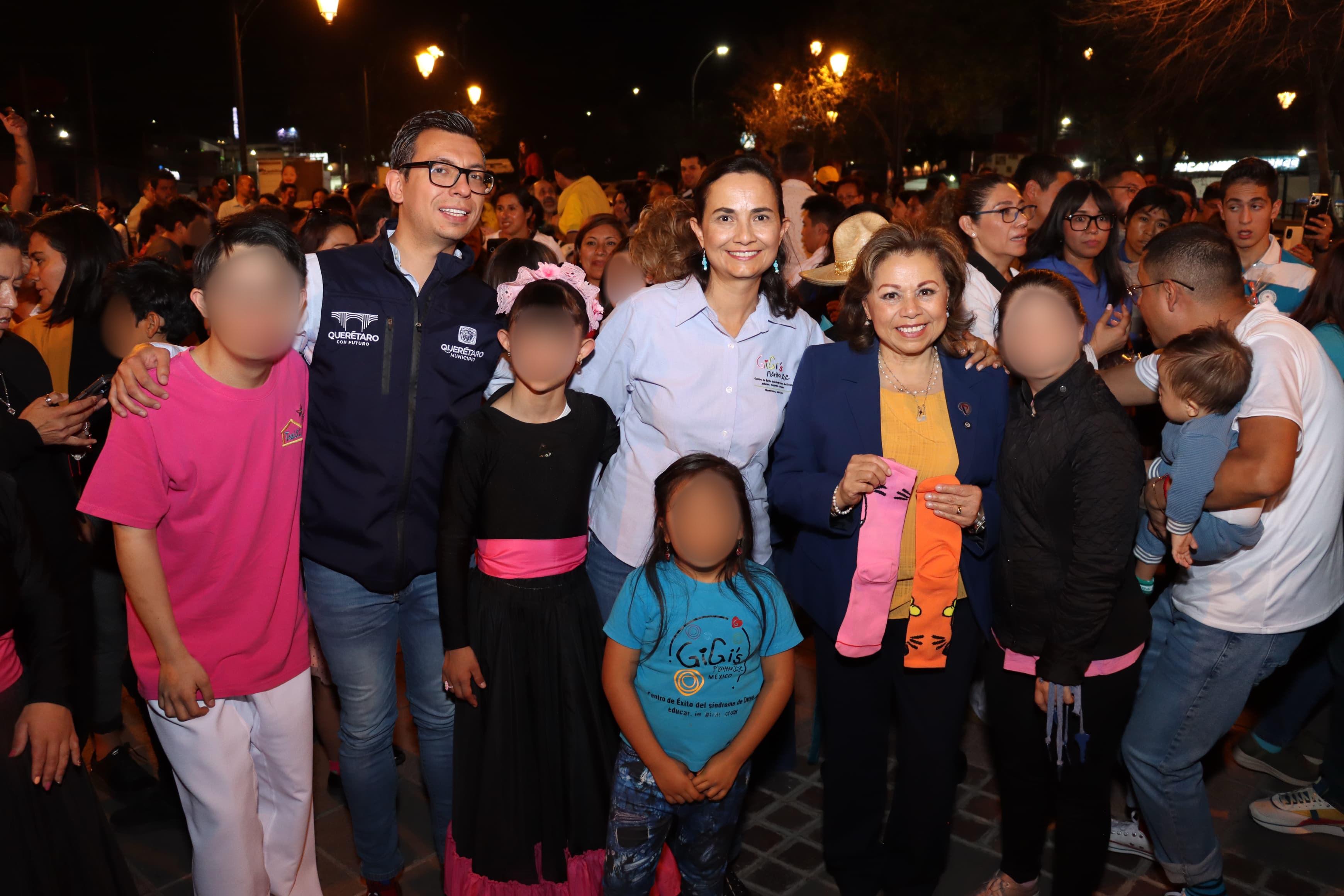 Enciende Municipio los Arcos en amarillo y azul para conmemorar el Día Mundial del Síndrome de Down