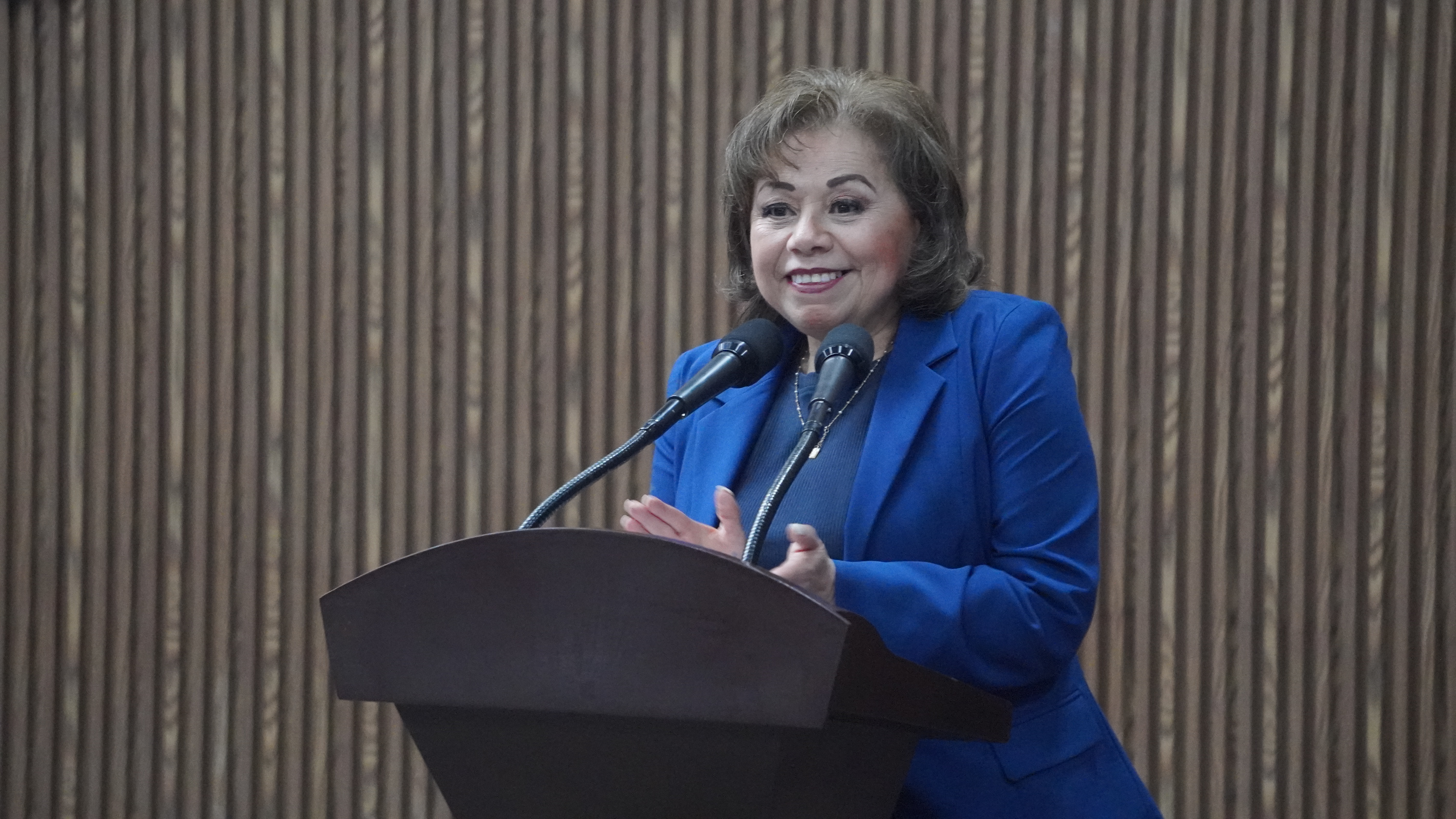Encabezan Adriana Olvera y Vanesa Garfias ceremonia de imposición de cofias a futuras enfermeras