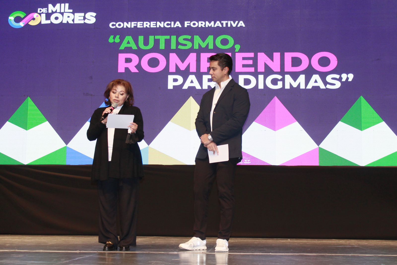 «Autismo, rompiendo paradigmas» evento formativo del subprograma de «De Mil Colores»